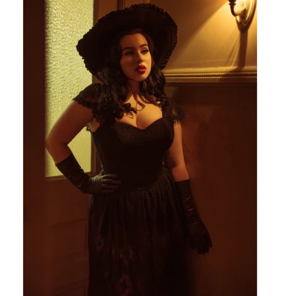 Lace Crochet Navy Crop Top with Flutter Straps - Picture 3 of 10